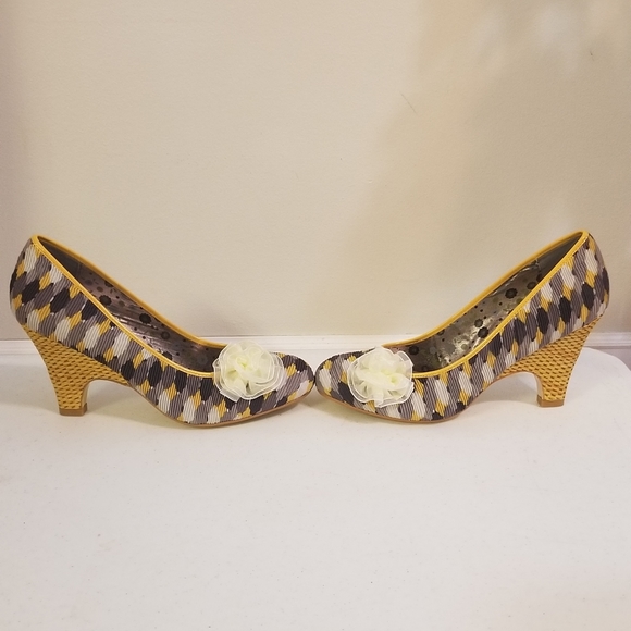 Yellow and Gray with rose heels size 8 - Picture 6 of 8